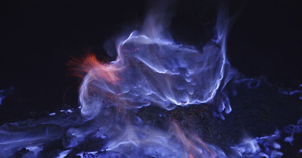 Explain the mysterious phenomenon, the volcano erupts blue lava