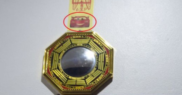 Town Trach amulet has a picture… toy car, the owner’s face is distorted, I don’t know if it’s real or joking