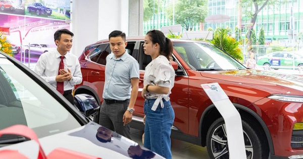 On average, how long does it take Vietnamese people to buy a car?