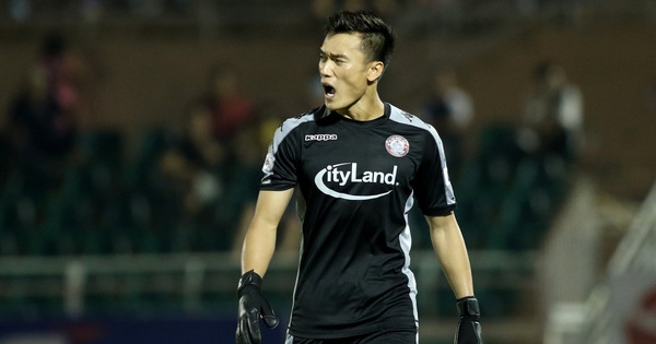 Ho Chi Minh City Club spoke out about the news that goalkeeper Bui Tien Dung and many teammates had their contracts cut