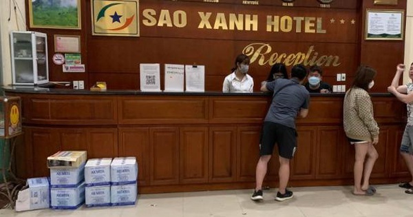 Hotel receptionist husband in Moc Chau chases tourists with a knife