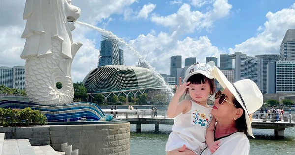 3 people go to Singapore in a private room, eat seafood