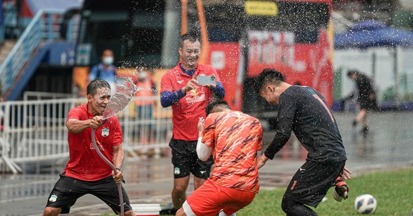 Coach Kiatisuk and his students have a unique water festival in Ho Chi Minh City