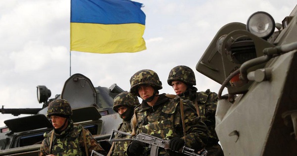 What is the Ukrainian army preparing for the ‘decisive battle’ in Donbass?