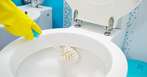 Tips to clean the toilet quickly, not the feat of scrubbing