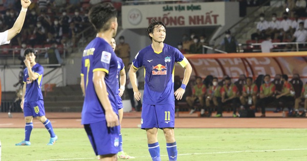 Making the J.League runner-up “heart beat and tremble”, HAGL fell from Tuan Anh’s mistake