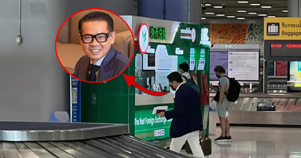Spreading the image of Thai Cong carrying his own suitcase, going on a low-cost airline