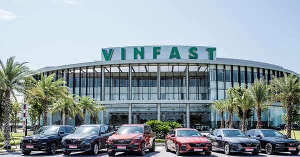 Why did VinFast choose the US to pour 4 billion USD to open an electric vehicle factory?