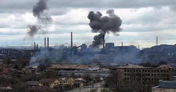 Russia declares ceasefire to let Ukrainian nationalists lay down arms at Azovstal factory