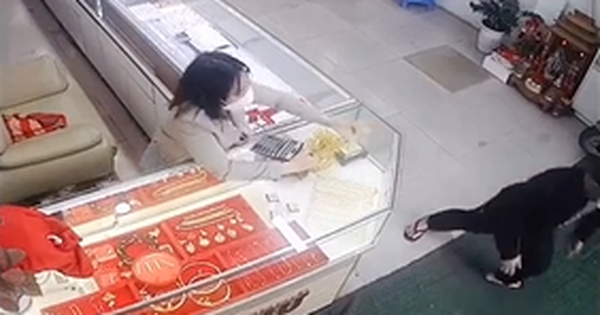 The taxi driver robbed the gold shop and handled the female employee’s “sloppy” treatment