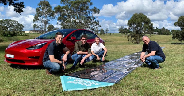 Australia tests plastic-printed solar cells for Tesla electric cars