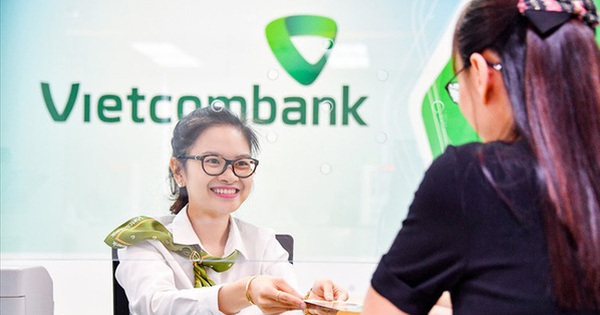 Vietcombank “turns the car around”, officially reducing the fee for SMS Banking service