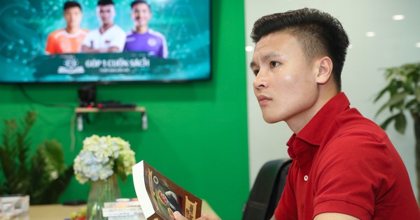 Before the day of going abroad, Quang Hai took a very meaningful action to give wings to his dreams