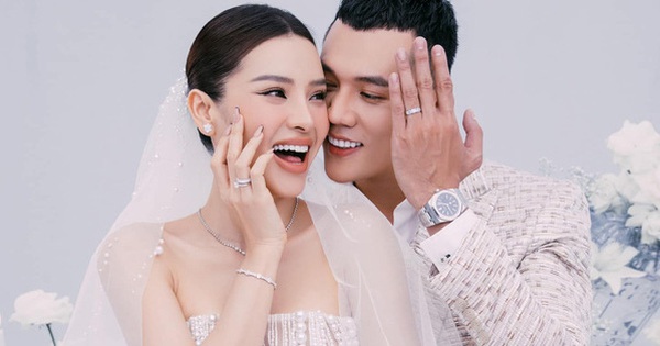 Ly Binh released beautiful wedding photos before the wedding, revealing a special item with his wife Phuong Trinh Jolie