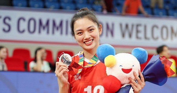 The sunny smile of volleyball hotgirl Thu Hoai