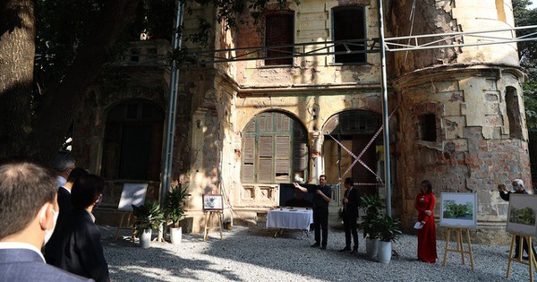 Inside the ruined old French villa with an area of ​​​​nearly 1,000 square meters on the “diamond” land with 2 fronts in Hanoi