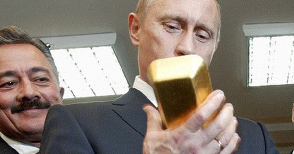 People rushed to hoard, Russian banks sold tons of gold in March