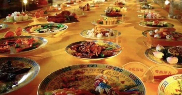 Was the meal of the Emperor of the Qing Dynasty horribly lavish like in the movies?  History books record the truth that makes posterity stunned