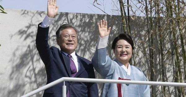 Former South Korean President Moon Jae-in returns to his hometown to work as a farmer