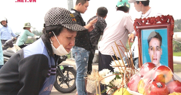 Unlucky and difficult circumstances, the family of a young man in Hai Duong jumps from the Chanh bridge at midnight