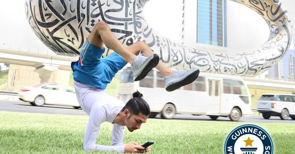 Man holds a super difficult scorpion pose for 29 minutes to set a record