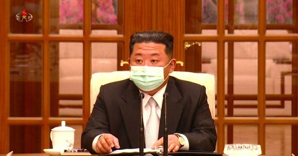 Kim Jong Un appeared in public for the first time wearing a mask