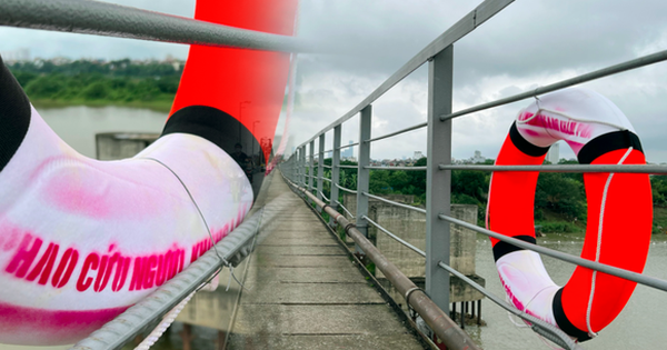 33 lifebuoys appeared on bridges in Hanoi and the meaningful story behind