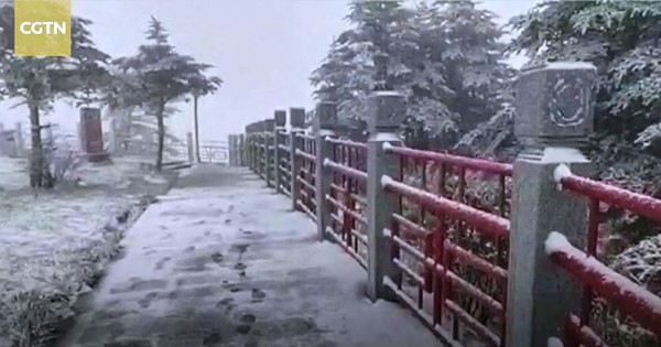 Rare summer snowfall in China
