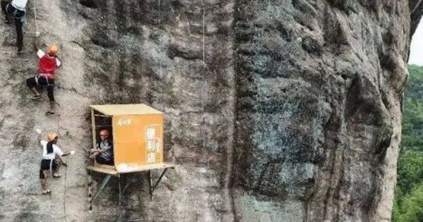 Convenience store perched on a cliff in China