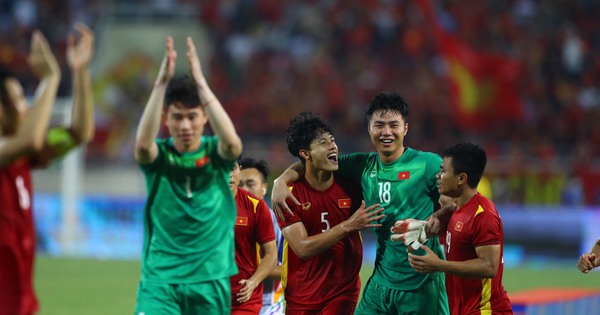 “U23 Vietnam captivates the hearts of the fans, the level is far beyond China”