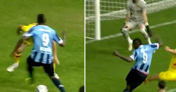 Balotelli rotated his legs 8 times before making a super cross
