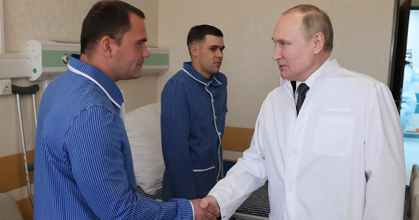 President Putin visits the hospital to visit injured Russian soldiers