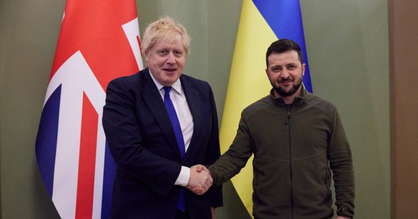 British Prime Minister suggested Ukraine join a new alliance to counterbalance the EU?