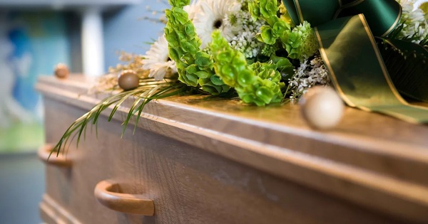 Many Britons are forced to rent coffins due to skyrocketing prices