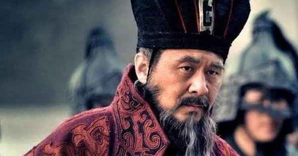 Cao Cao is considered a “hero in a time of chaos” but still loses to this person: Who is that?