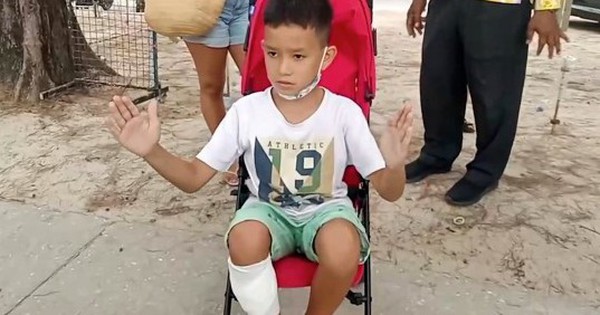 Attacked by a shark, the boy miraculously survived thanks to his quick mind to do this