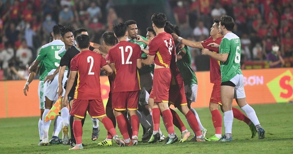 thumbnail - TRỰC TIẾP U23 Việt Nam 0-0 U23 Indonesia: Indo chơi xấu, đánh nguội cầu thủ Việt Nam