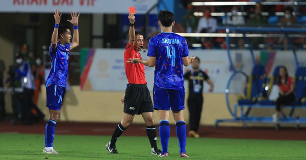 thumbnail - HẾT GIỜ U23 Thái Lan 1-2 U23 Malaysia: Dính thẻ đỏ, Thái Lan "ôm hận" ở Thiên Trường