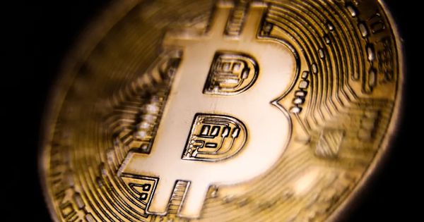 Bitcoin plummets, hits new bottom in 2022