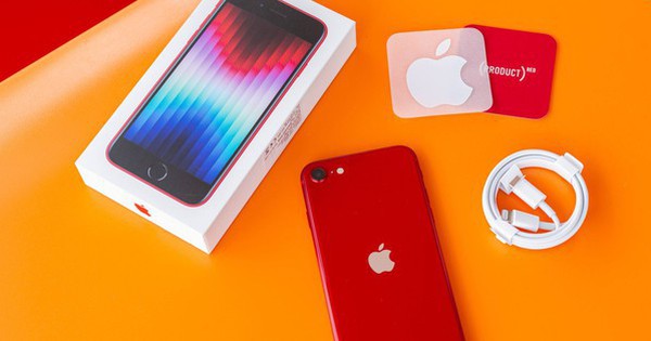 Apple’s cheapest iPhone model officially hits shelves in Vietnam