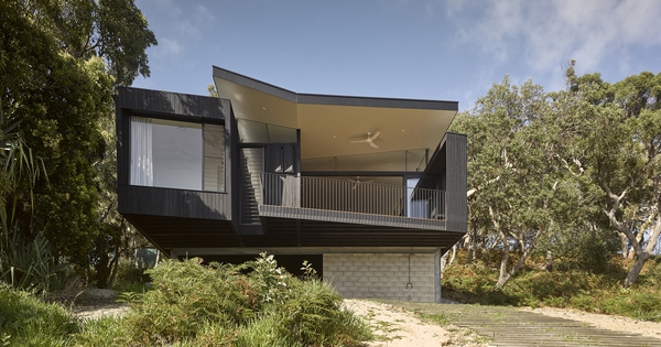 The house ‘butterfly wings’ facing the sea