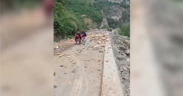 Double earthquake hits southern China