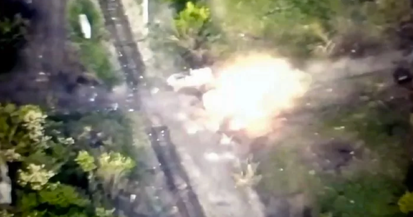 Armored vehicle stuck in ambush explodes, Russia exercises with super missiles