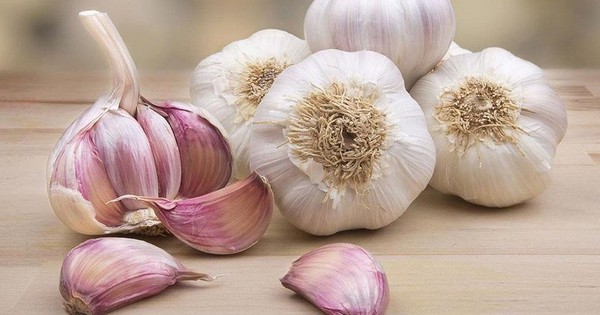 Should I go to the market to buy white garlic or purple garlic, is it good for health?
