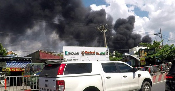 Big fire at the parking lot of violating vehicles of the Ho Chi Minh City Police