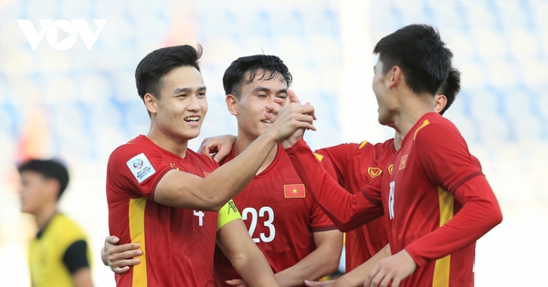 Prime Minister Pham Minh Chinh congratulated U23 Vietnam on reaching the quarter-finals of U23 Asia 2022