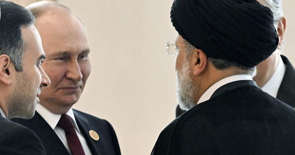 thumbnail - Đến Iran chỉ 1 ngày, ông Putin được tiếp đón nồng nhiệt: Chuyến thăm lịch sử, vượt kỳ vọng