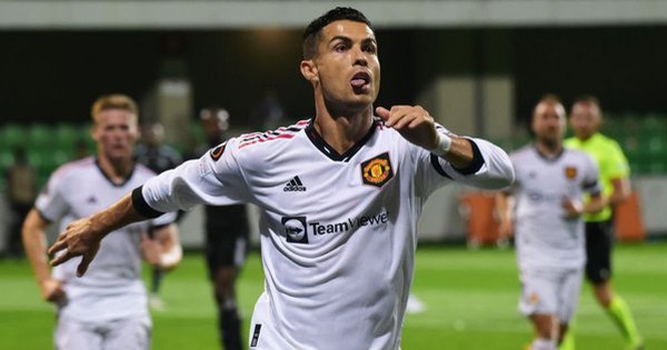 thumbnail - Ronaldo ghi bàn bằng tuyệt chiêu sở trường, Man United giành chiến thắng đầu tiên ở cúp châu Âu