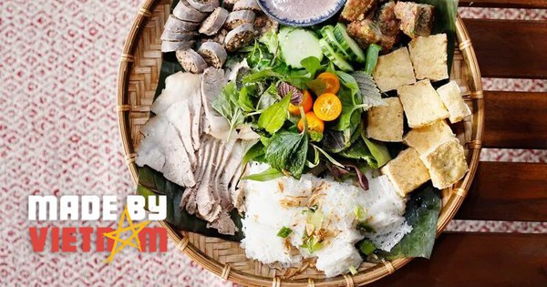 thumbnail - Bếp trưởng Mỹ gốc Việt nổi tiếng nhờ món bún đậu mắm tôm