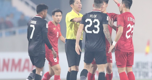 CLIP: Tuyển thủ Indonesia ăn vạ lộ liễu, Đoàn Văn Hậu may mắn thoát thẻ|lich thi dau aff cup vn